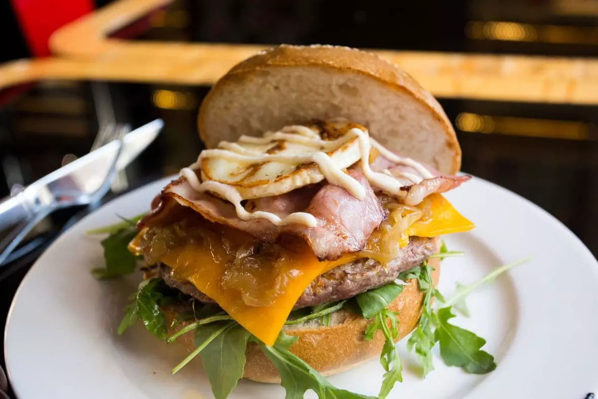 Hamburger e contorni